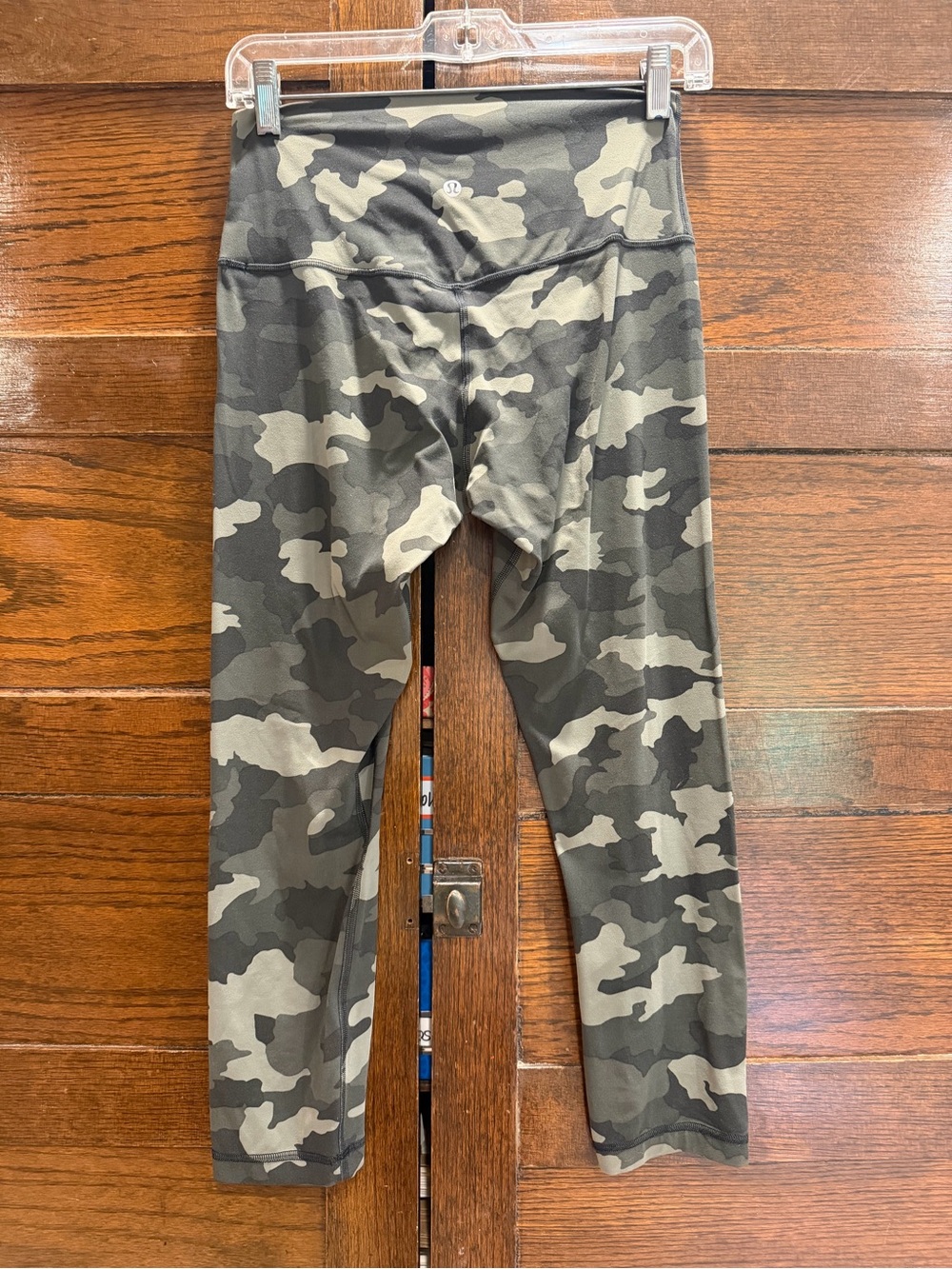lululemon sz 8 athletic green Camo Leggings workout crispy tag buttery soft pant